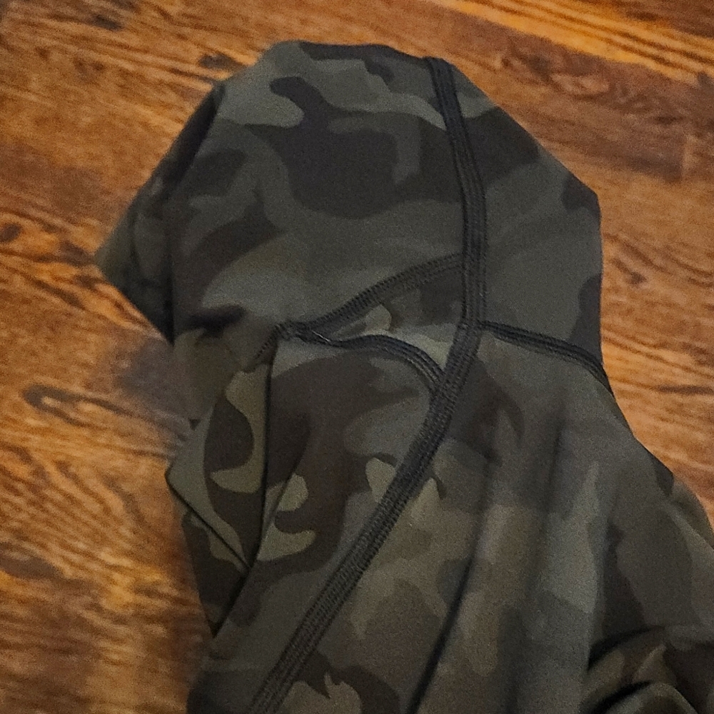 Lululemon Wunder Under Crop (High-Rise) *Full-On Luxtreme 21" Size 10 - Picture 5 of 6